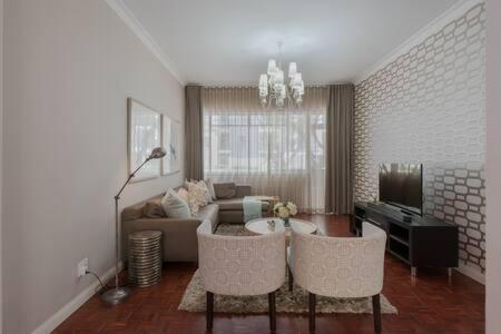 Modern Apartment In Rosebank Johannesburg Exterior photo